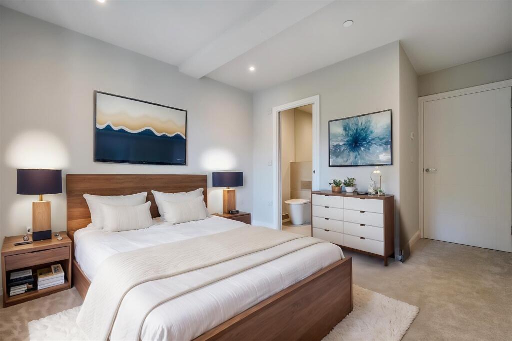 Bedroom 1.jpg