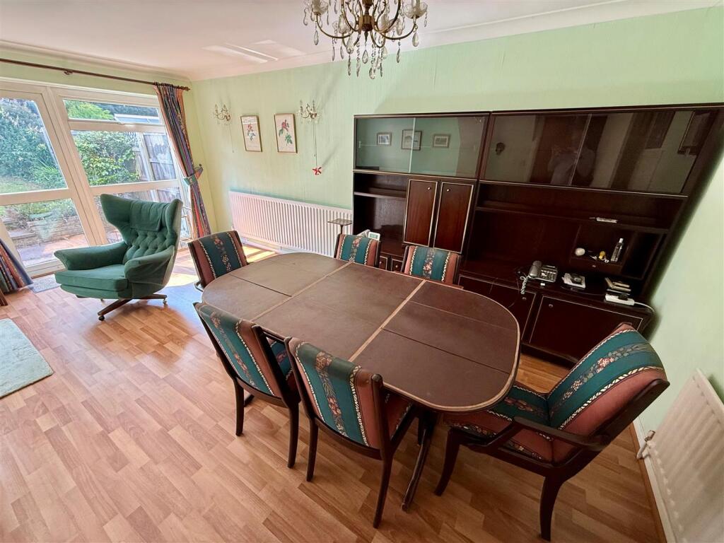 PA32 Dining.jpg