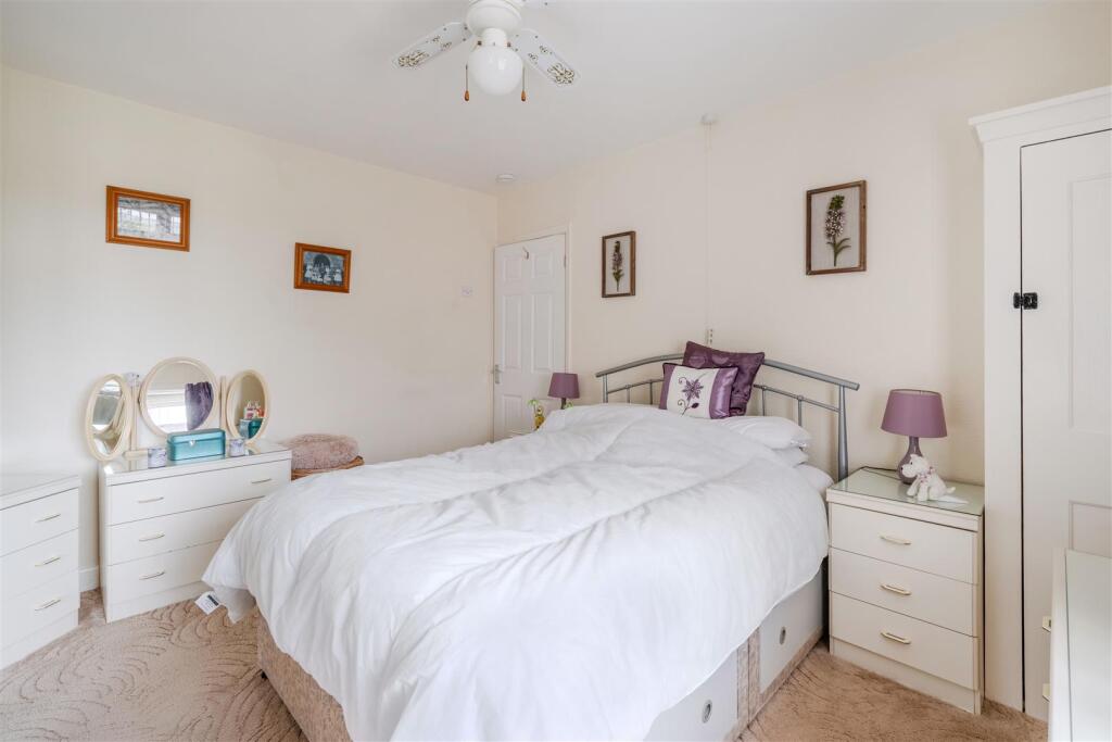 Bedroom2-2.jpg
