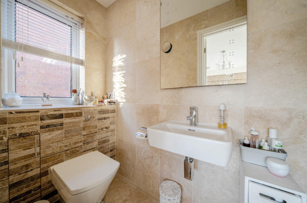 1389427-5-695e4f0...