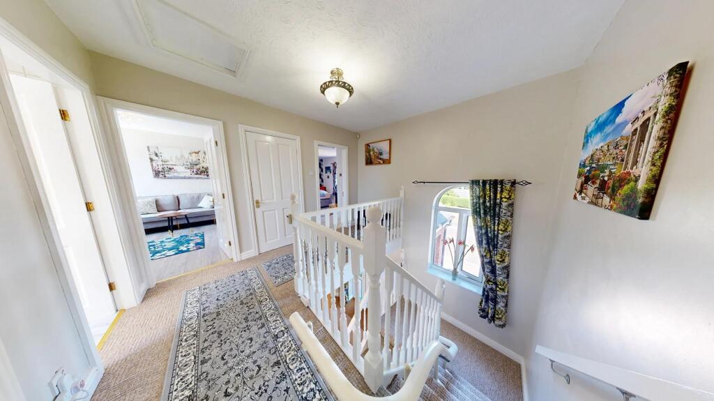 FIRST FLOOR LANDING