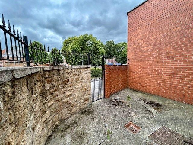 Enclosed Rear Yard