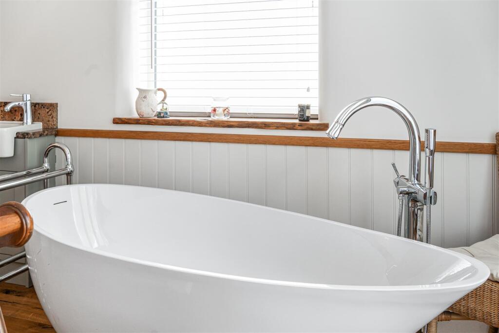 MANOR GREEN ROAD, 8a (EXTRAS)-146.jpg