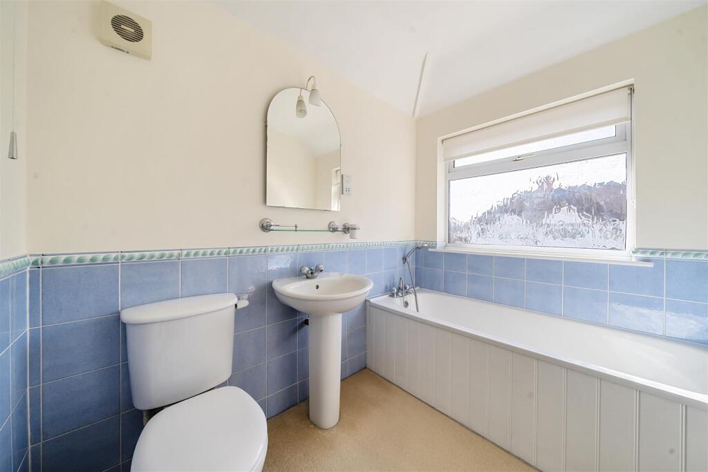 Malvern Way - Bathroom.jpg