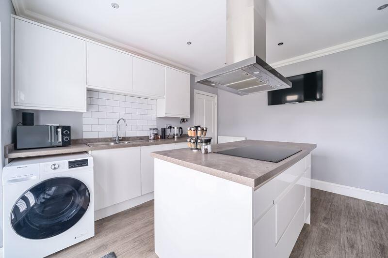 Kitchen/ Breakfast Room