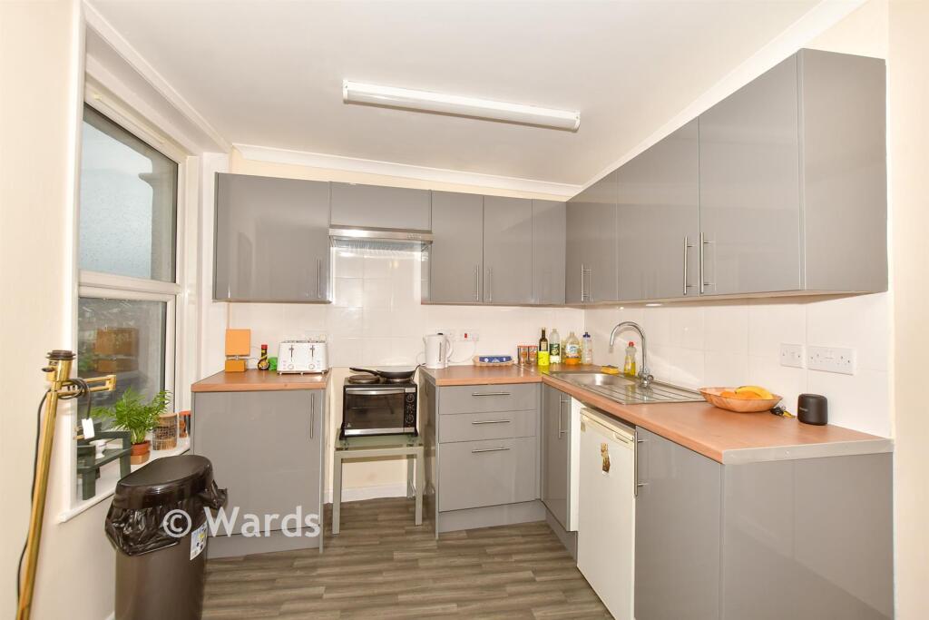 Lounge/ Kitchen