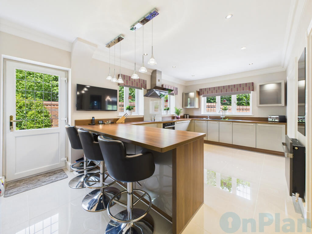 CAM04024G0-PR0030-STILL010