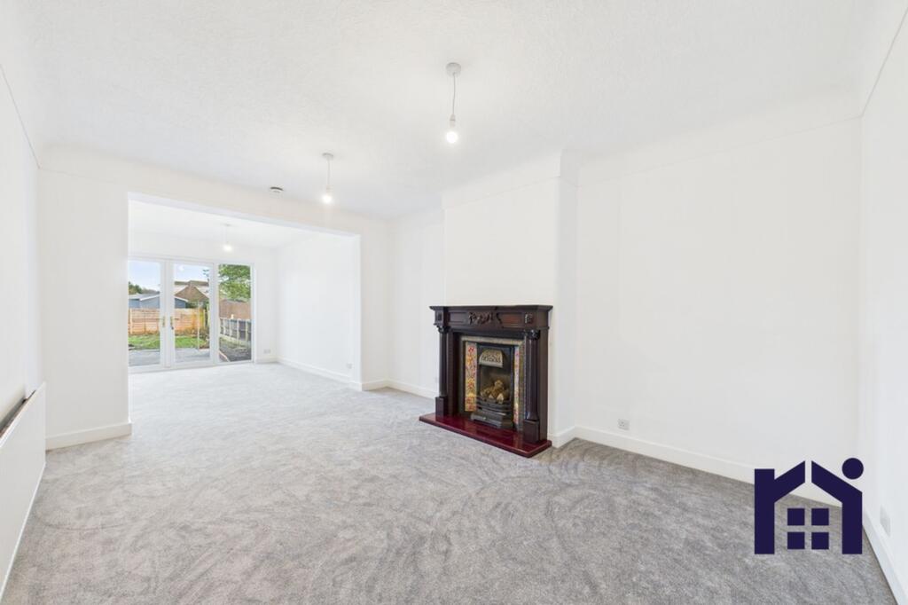 Spacious lounge