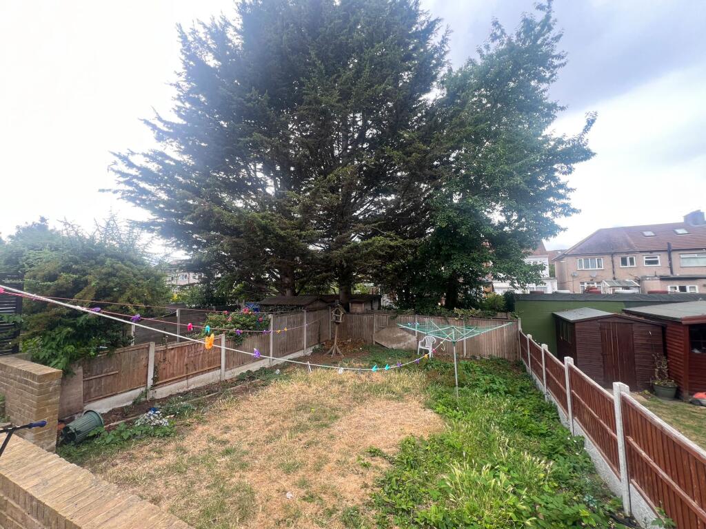 Yoxley Dr IG2