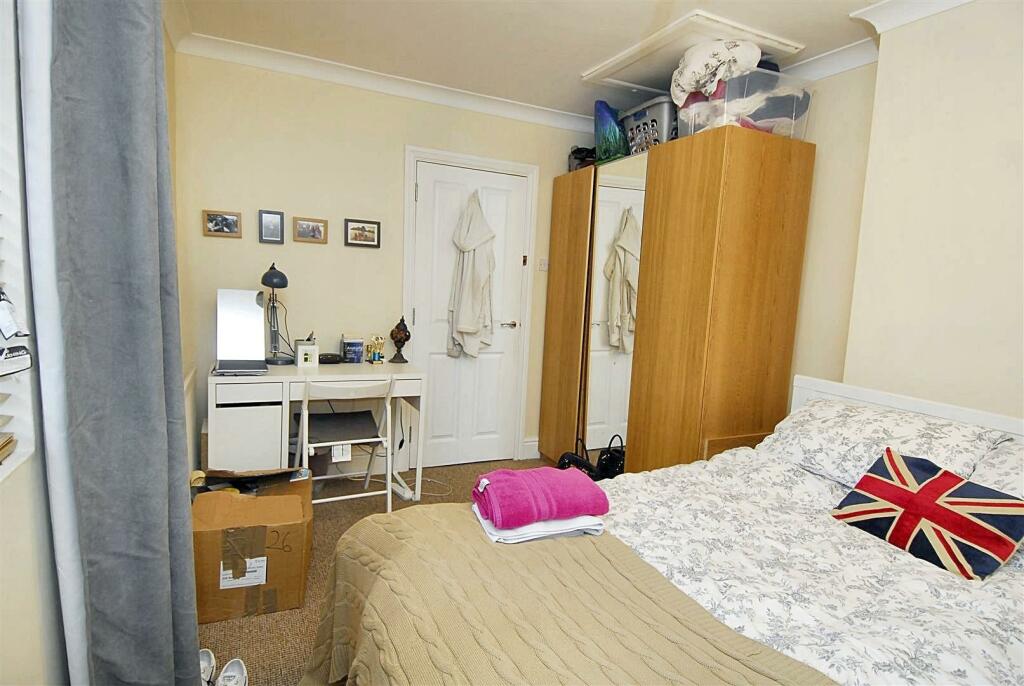 50 furze bedroom.jpeg