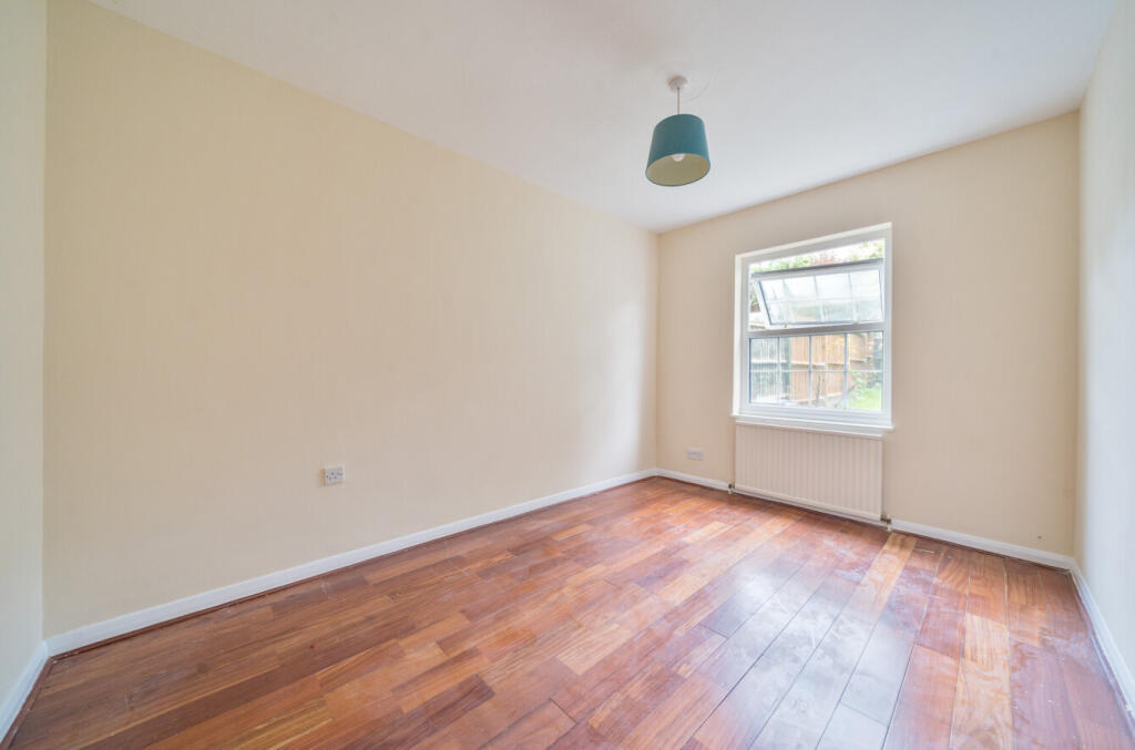 1360100-5-68d7e17...