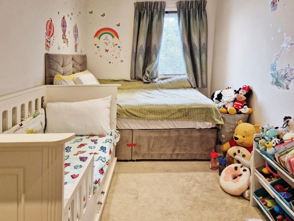 00f2bdb6-bedroom. 202.jpg