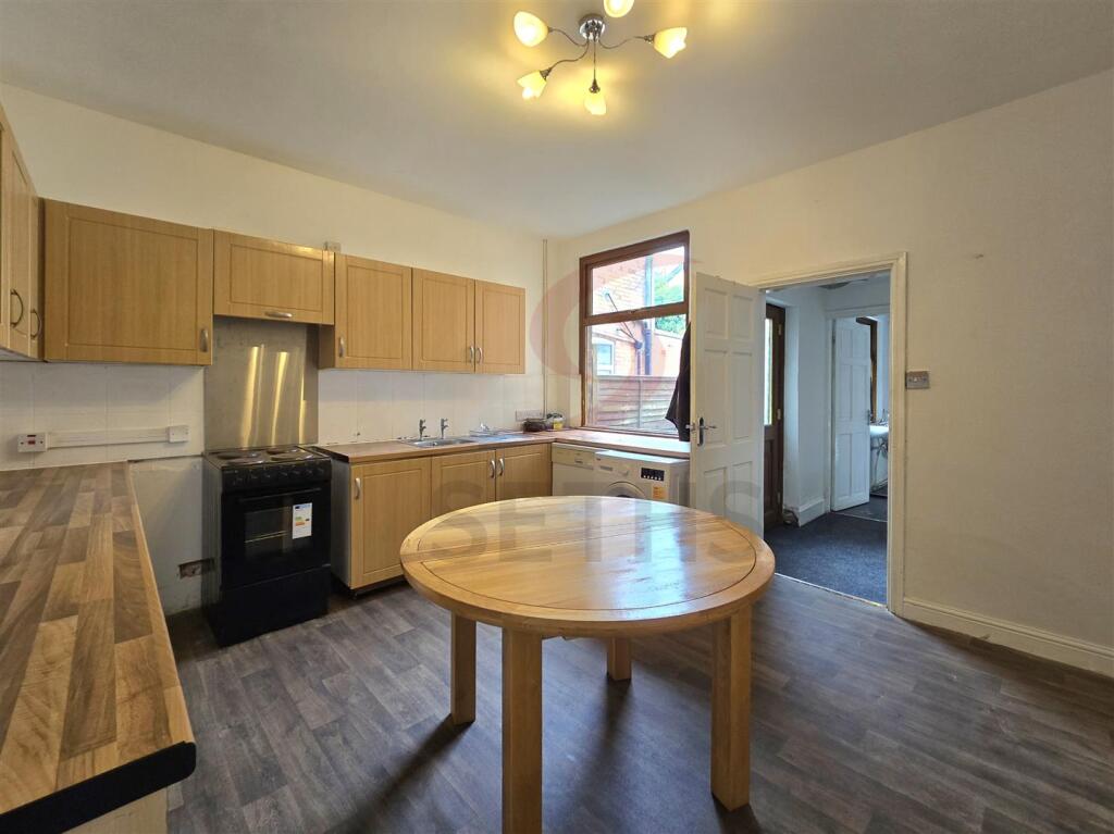 Kitchen/Dining Area