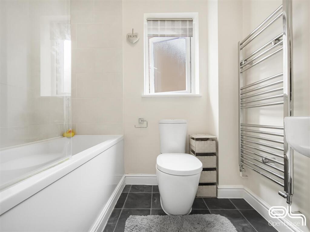 Henley Grove, Church Gresley (26).jpg