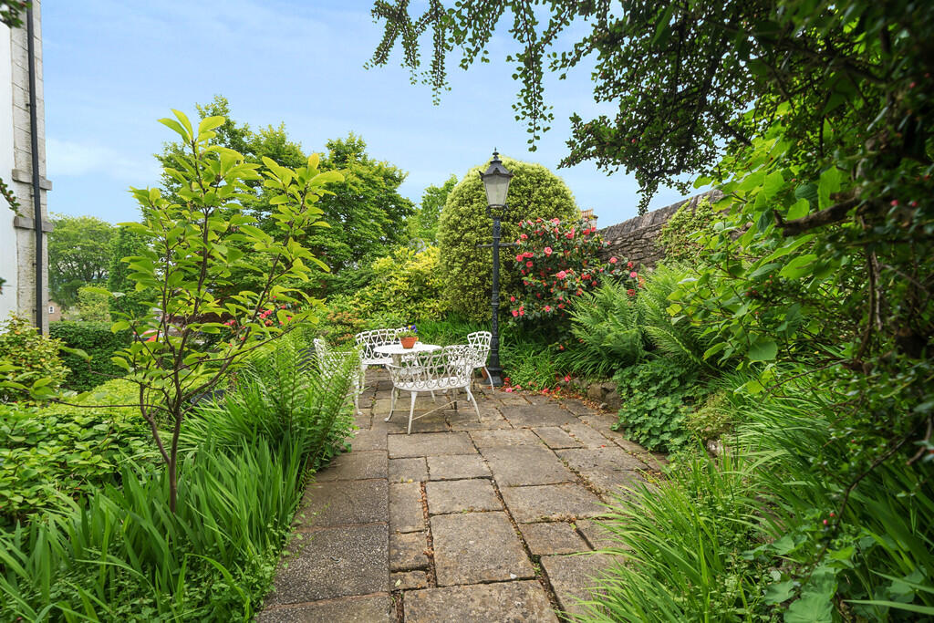 Side Courtyard	