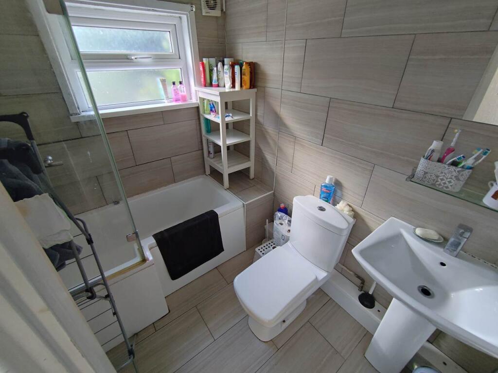 Ground floor bathroo
