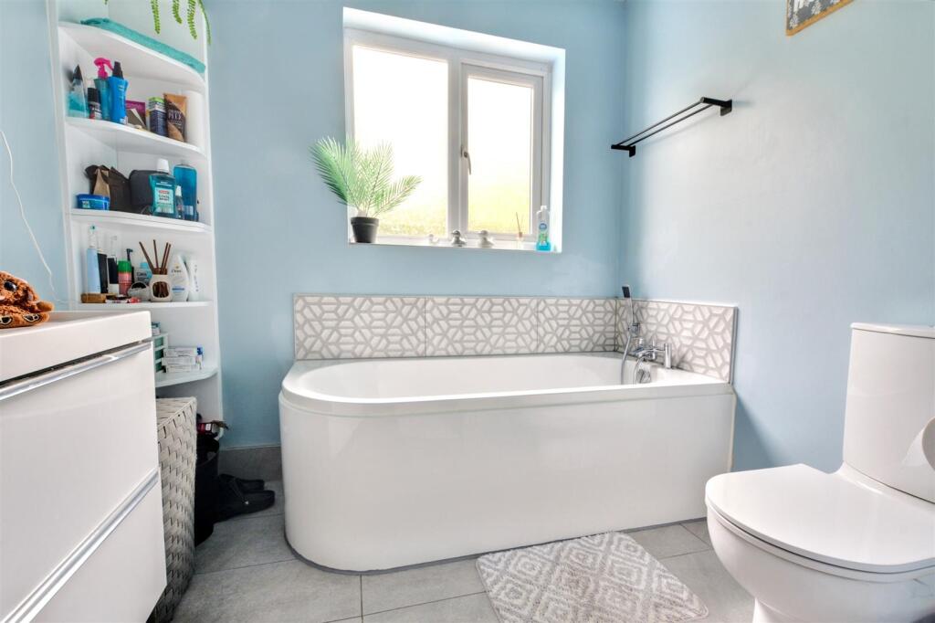 Bathroom_2.jpeg