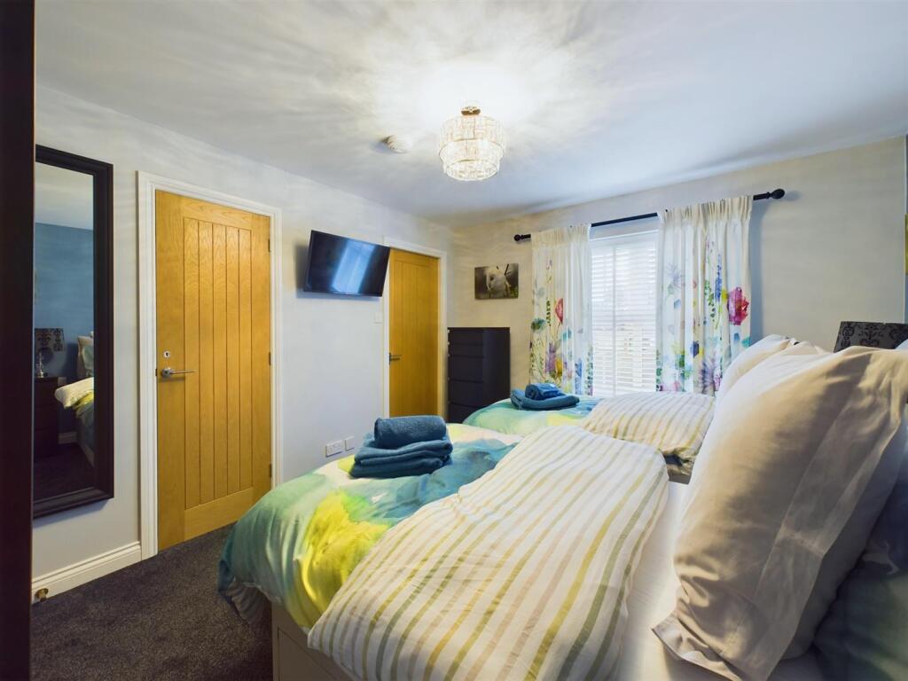 Bedroom: