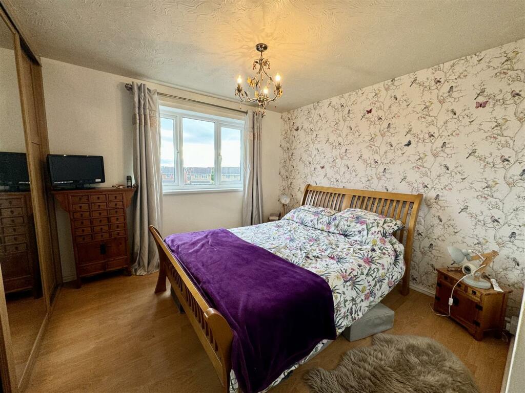 Principal bedroom