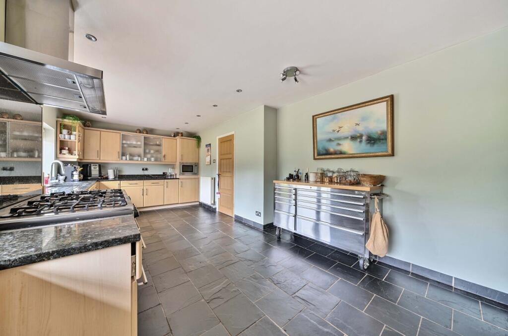 1296871-16-682dc9...