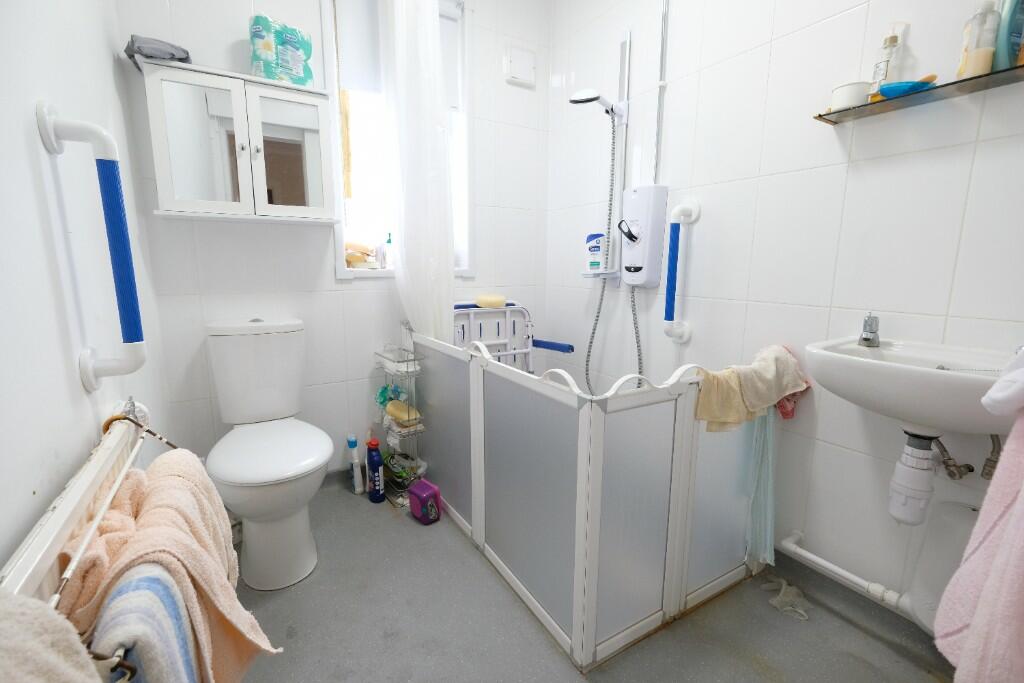 SHOWER ROOM
