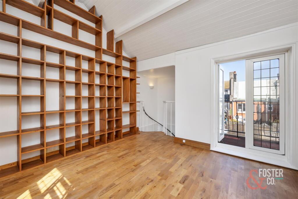 Upper Gardner Street_24-003.jpg