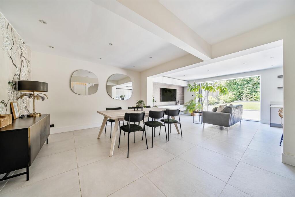 Open Plan Kitchen/Diner/Morning Room: