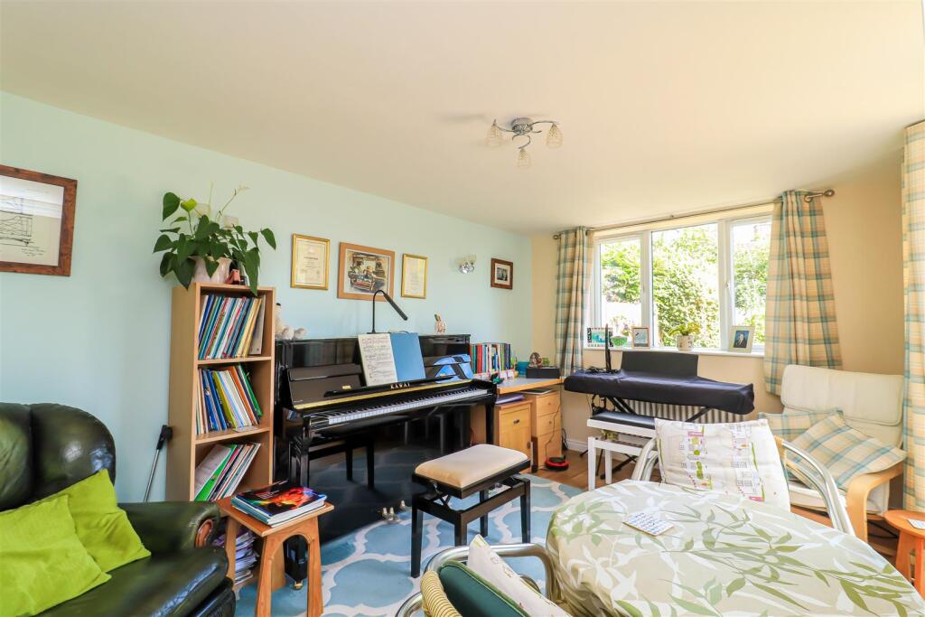 SITTING ROOM