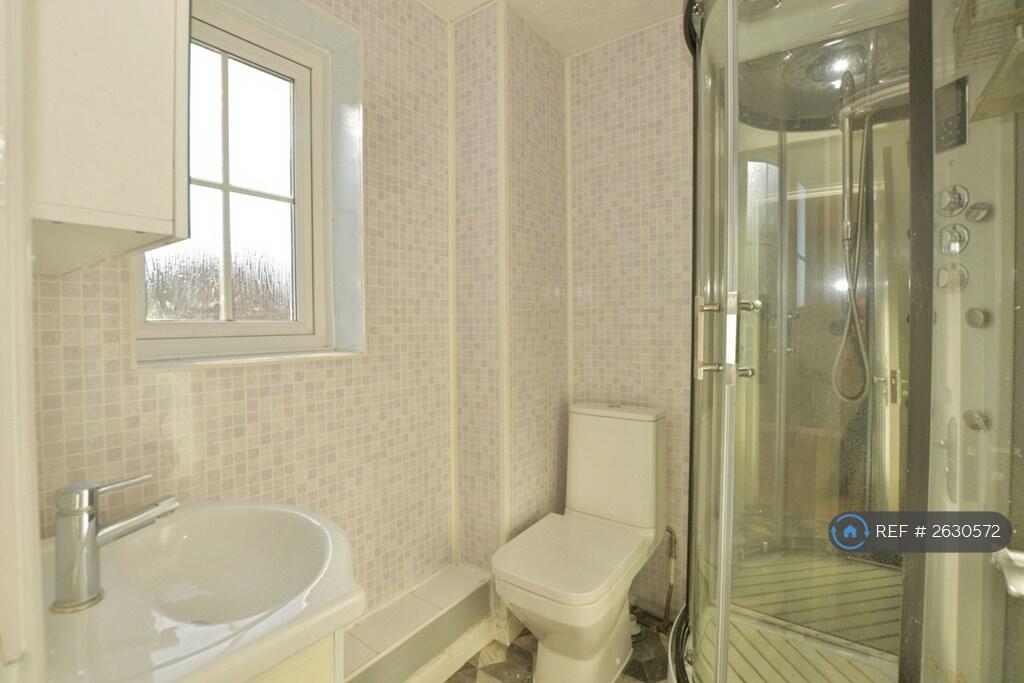 Bedroom 1 Ensuit 