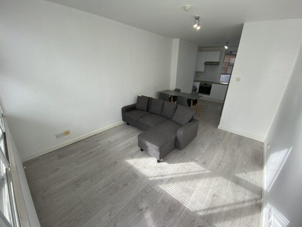 2 Bedroom Flat – Caledonian Road, London N1