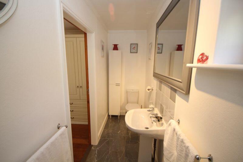 Ensuite to Bed 1 photo 2