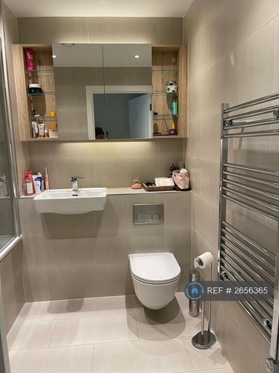 Main Bathroom-1