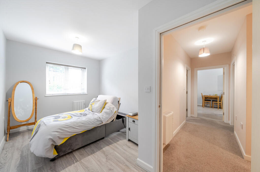 1334496-9-6895db9...