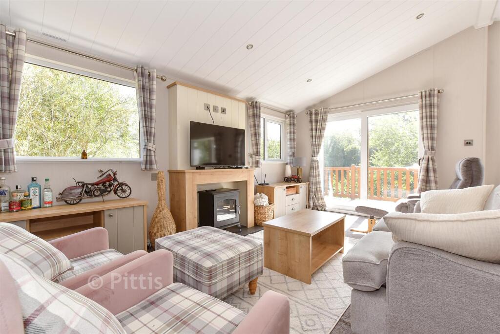 Kitchen/ Living Area