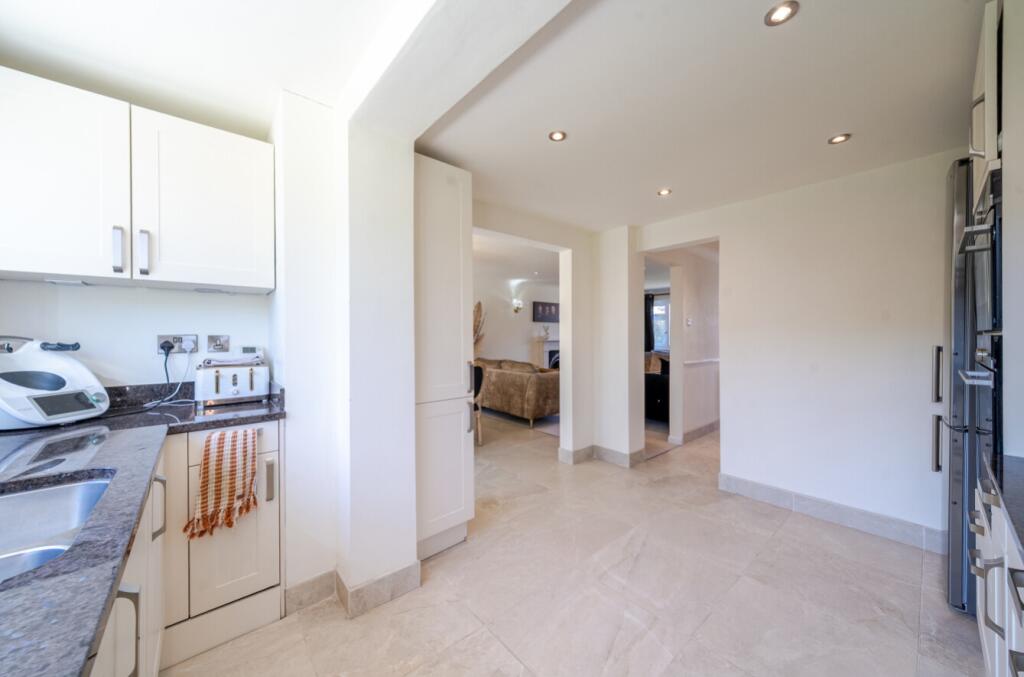 EweMove Wetherby Kitchen3