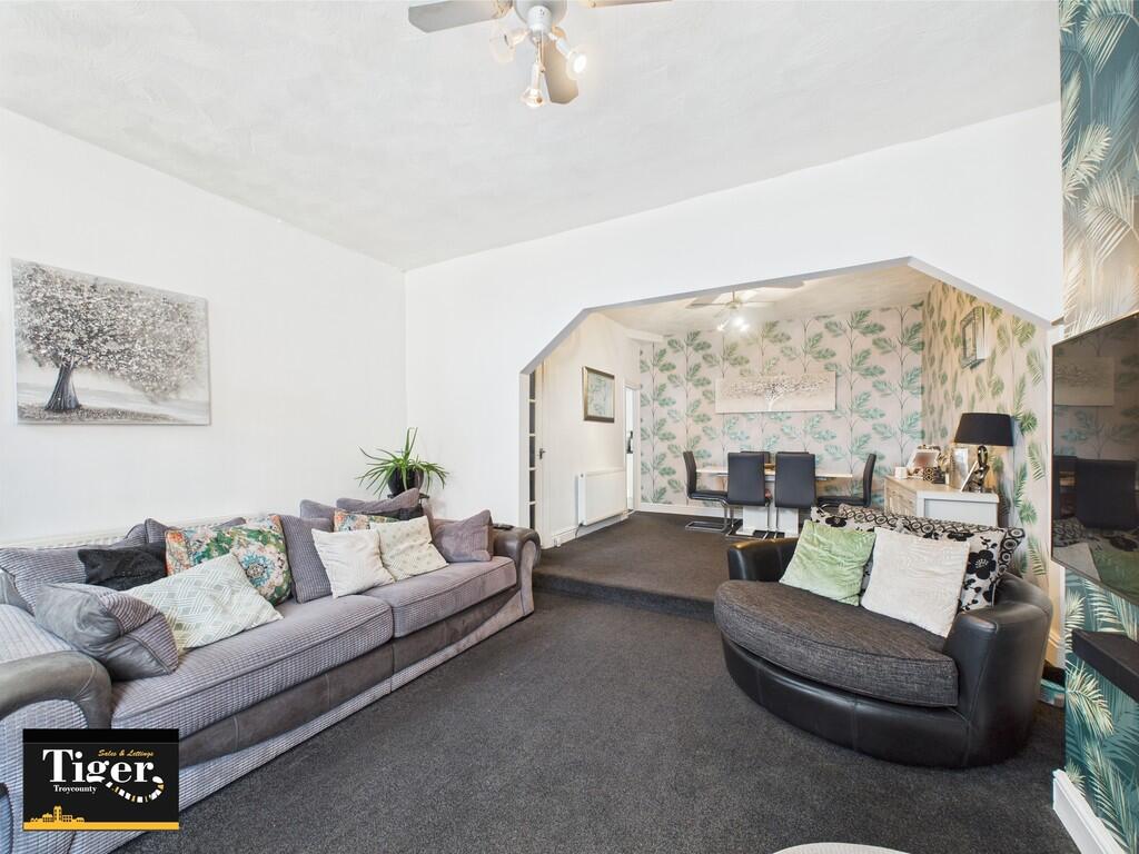 CAM02176G0-PR0577...