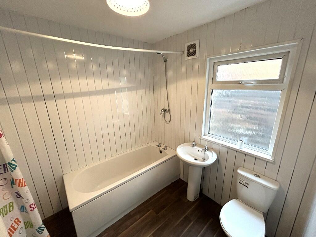 Bathroom (d)