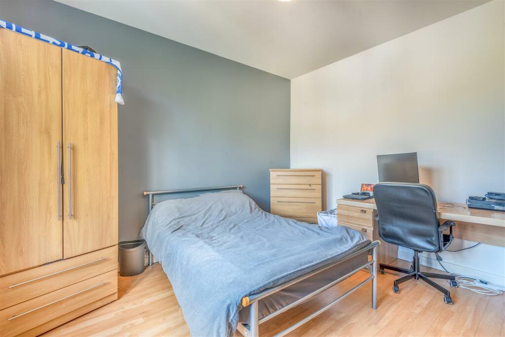 8589242-interior16.jpg