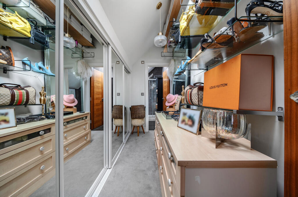 1304098-9-683f1aa...