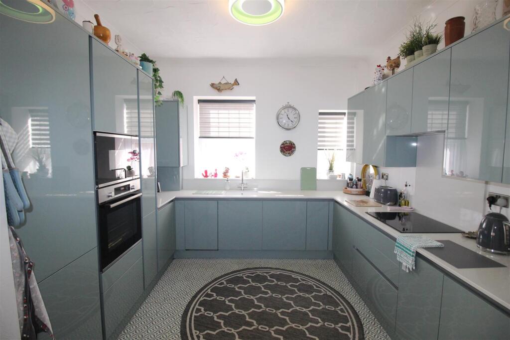 Stanley Road, kitchen.JPG