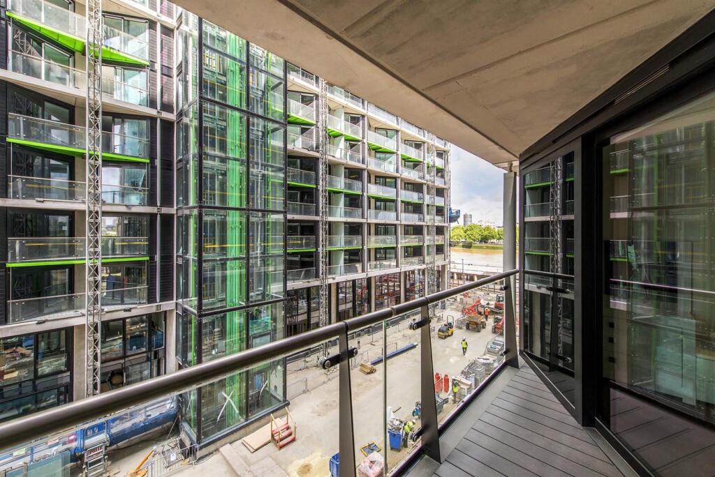 93 Balcony.jpg