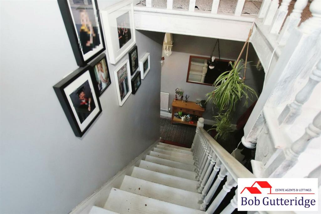 FIRST FLOOR LANDING
