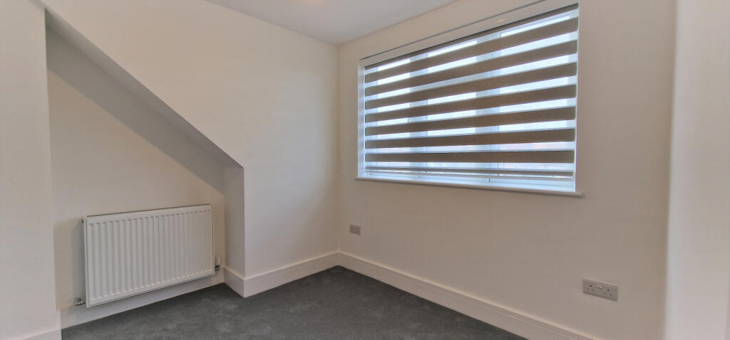 SECOND FLOOR REAR BEDROOM
