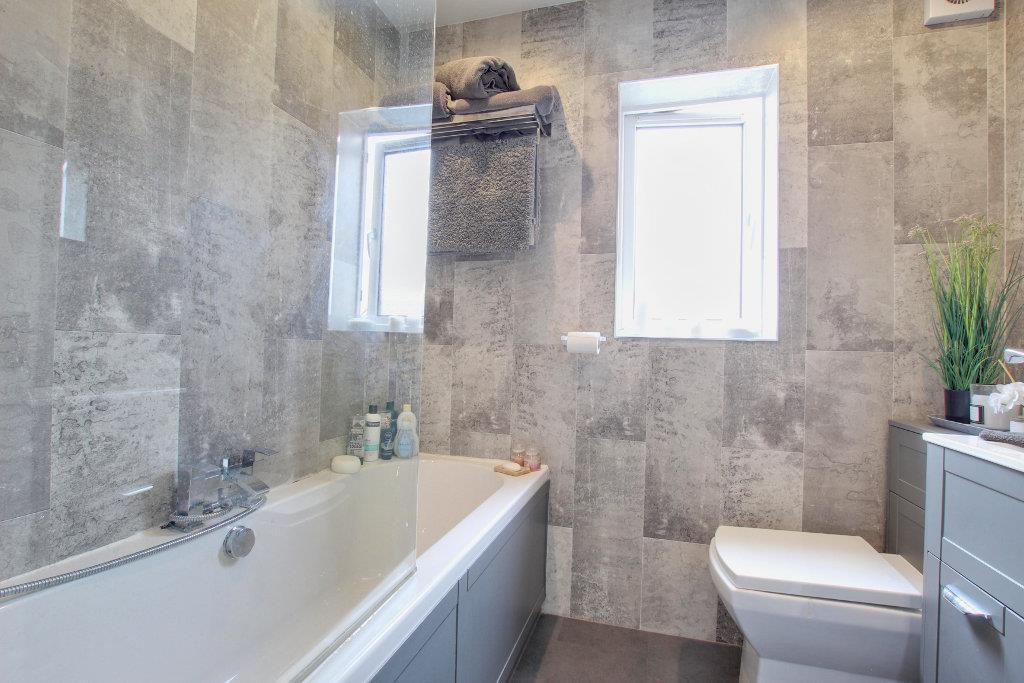 BATHROOM/W.C.