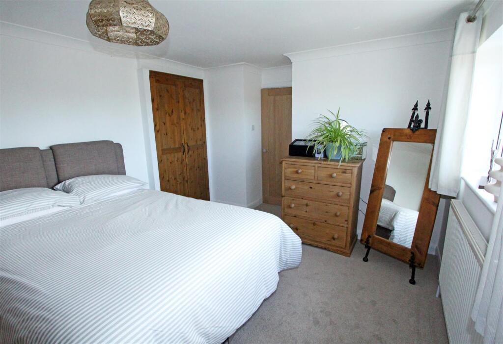 IMG_3724 bed1 door.jpg