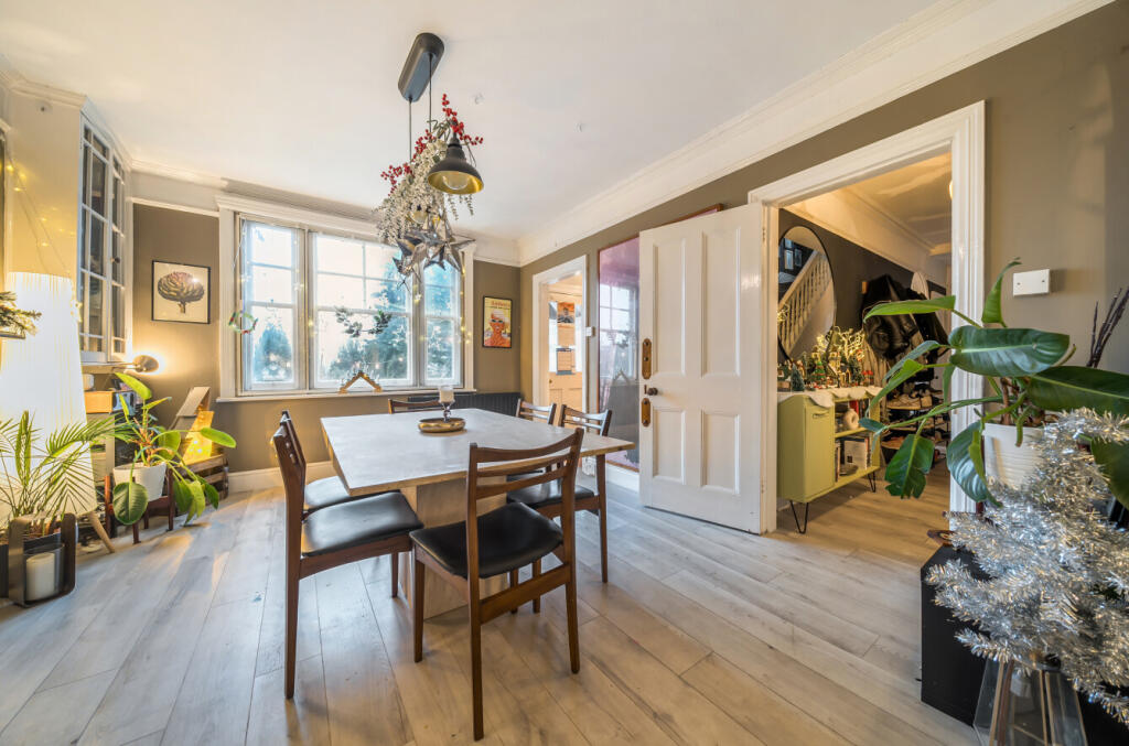 1393061-19-6943e0...