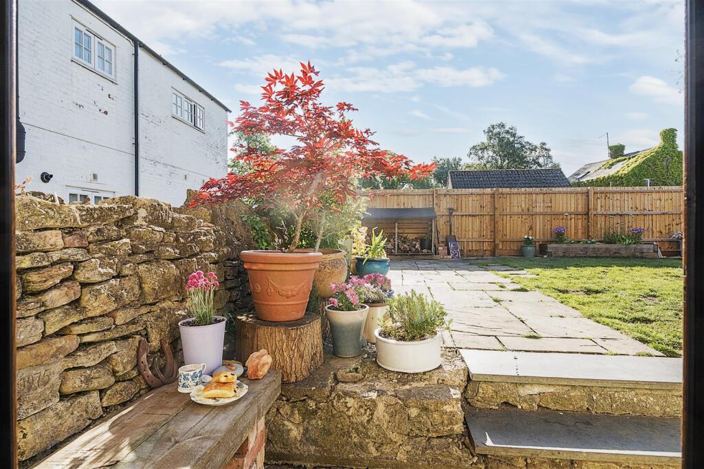 Sunnyside, 8 High Street, Gayton (12).jpg