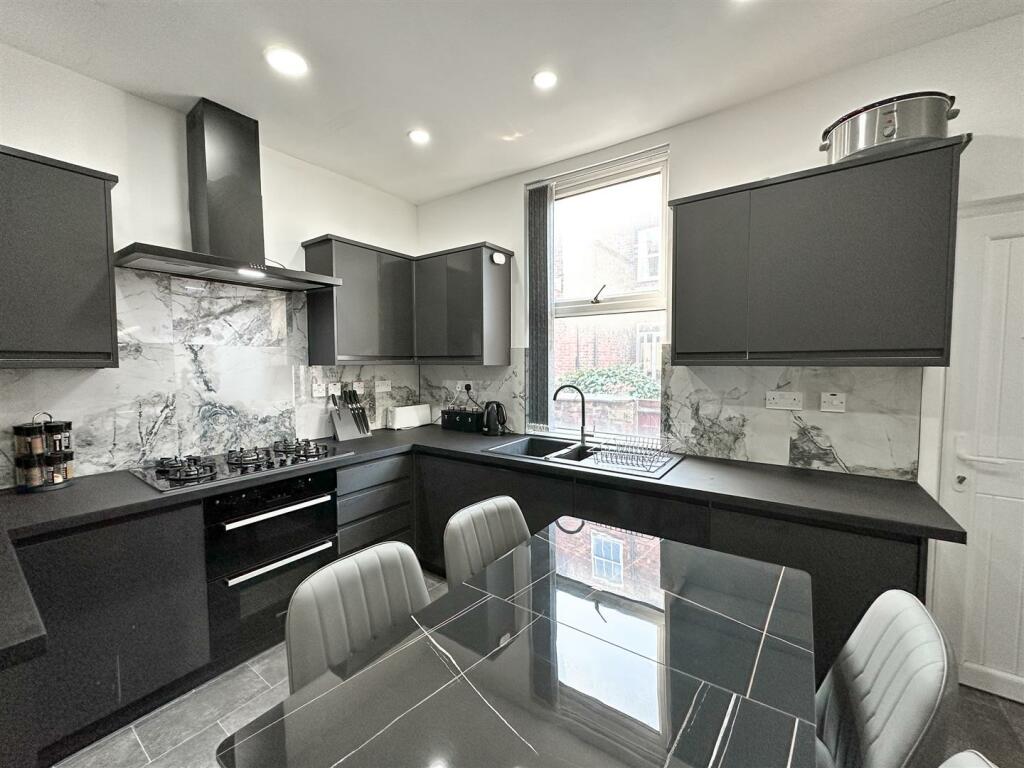 Staycasa Accommodation Manchester Carrill  2024AUG