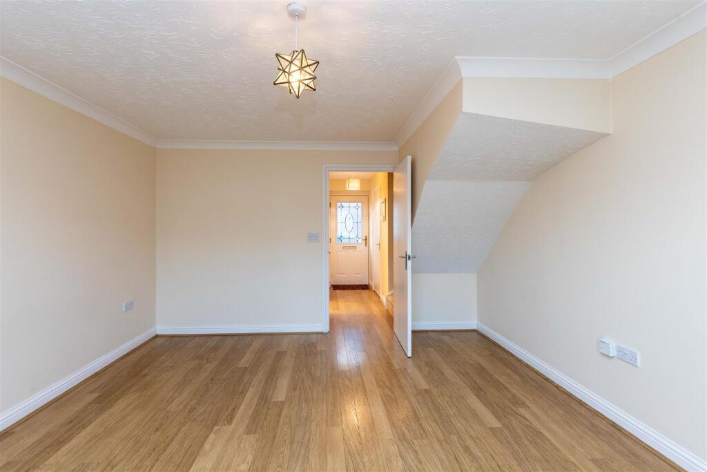 Lounge 4.jpg