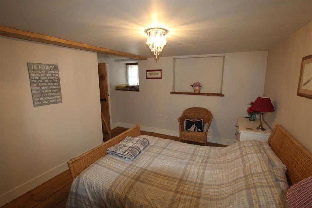 cottage bed 2nd.JPG